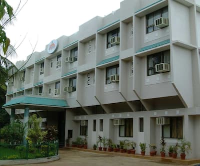 https://imgcld.yatra.com/ytimages/image/upload/t_hotel_yatra_city_desktop/v1435059097/Domestic Hotels/Hotels_Alibaug/Hotel Ravi Kiran/Overview.jpg